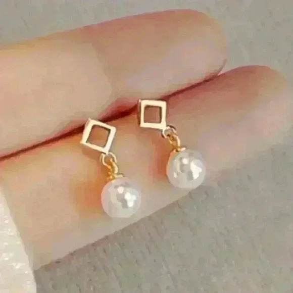 Elegant Mini Faux Pearl Stud Earrings - Picture 1 of 4